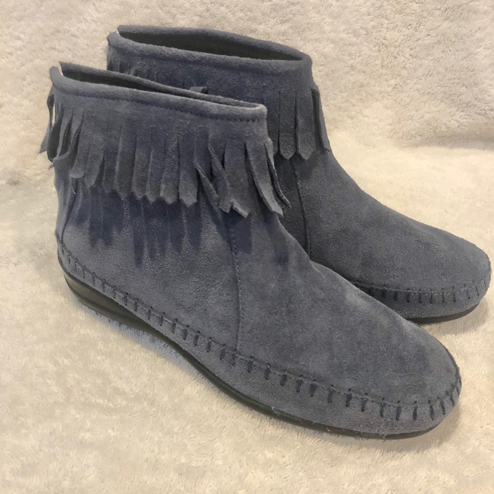 Comfort ease blue suede ankle booties with fringe